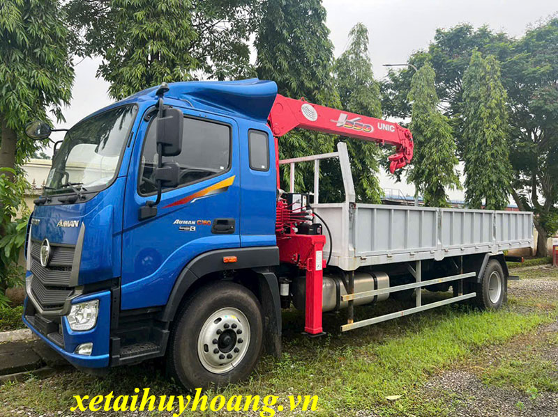 Xe tải gắn cẩu Unic